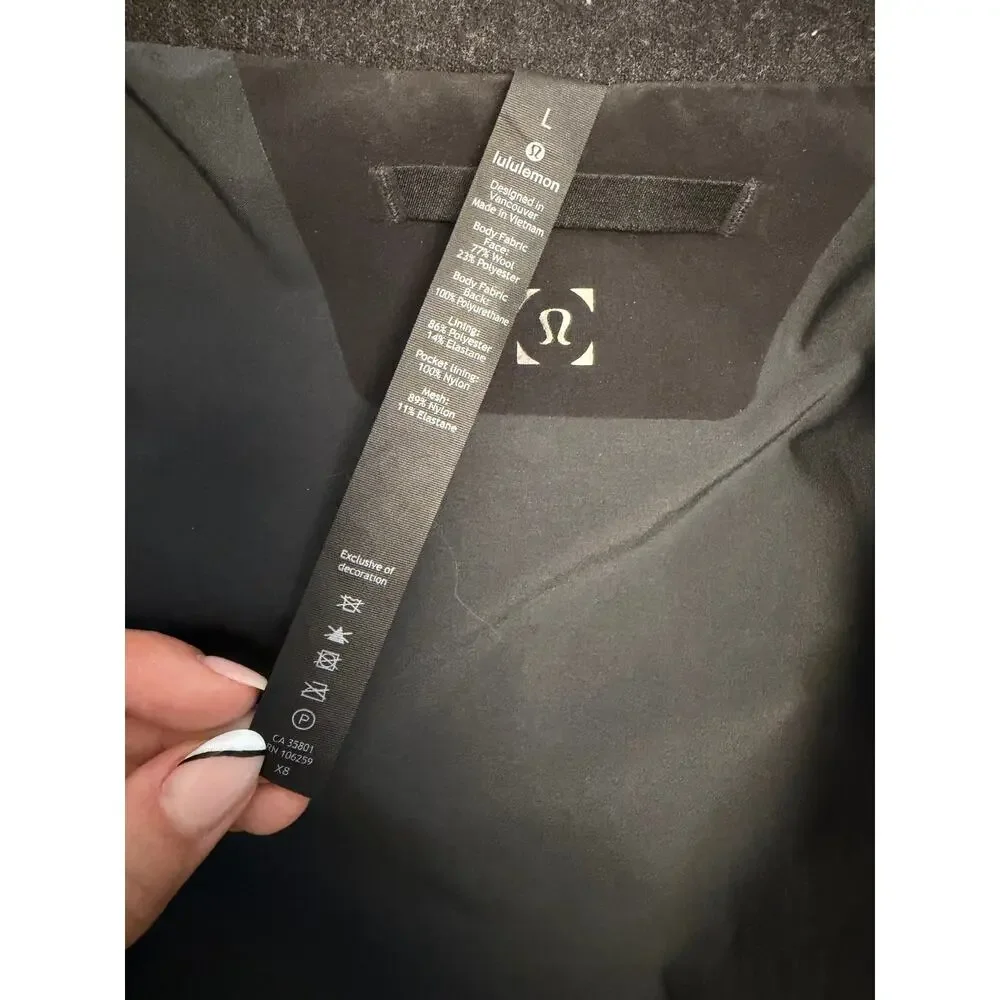 Lululemon Men’s Storm Break Rain Jacket Size L Heathered Black Wool Hooded